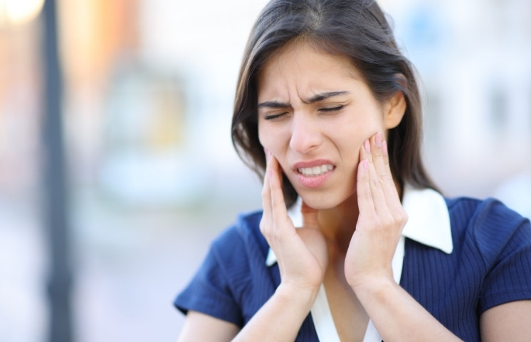 common and warning signs of a TMJ disorder